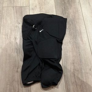 Nike Football Pants With Built in Pads and Belt New WITH TAGS Boys Large